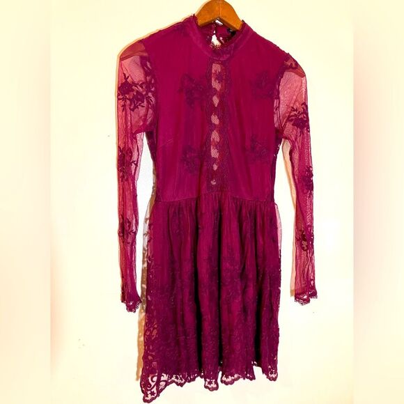 Forever 21 lace dress, excellent condition, size small - Picture 1 of 6